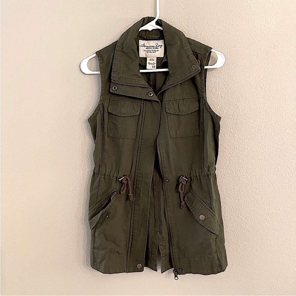 AMERICAN RAG GREEN UTILITY VEST ZIPPER POCKETS IN SUZE XS